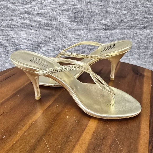 Pelle Moda Womens Gold Rhinestone Stiletto Thong Sandals Glass Stone Heels 6.5M - Picture 10 of 14